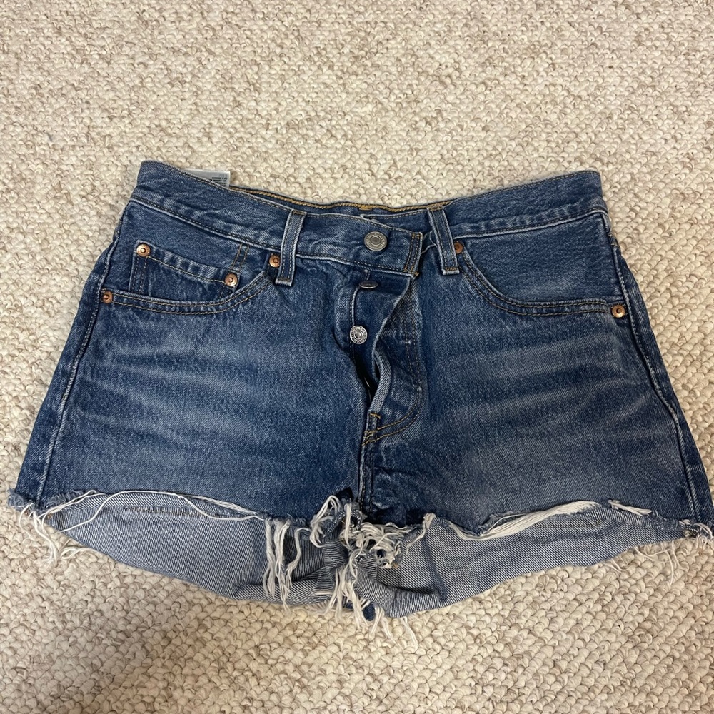 Levi’s 501 shorts size 27